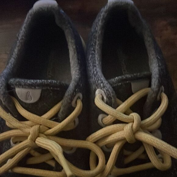 Allbirds The Wool Runner Gray Merino
Yellow Laces Size 9 - Picture 4 of 6